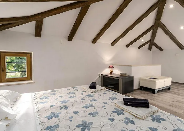 펜션 Paris 포레치