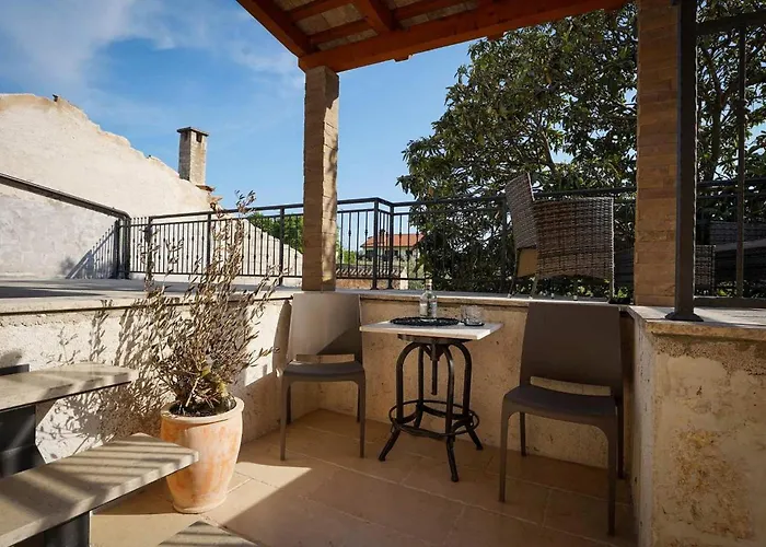 펜션 Paris 포레치